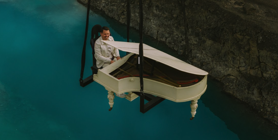 Yanni Iliadis envoie « Une Lettre d’Adieu »… et nos émotions prennent l’avion