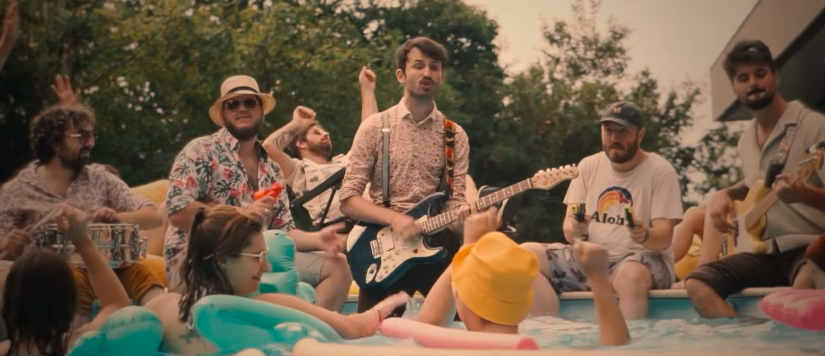 Les Agités du Bocal noient la canicule dans une « Pool Party » endiablée